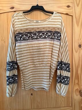 gimmicks by Buckle long sleeve embroidered